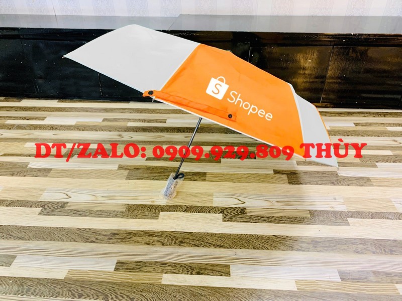 Dù che mưa cầm tay in logo gấp gọn