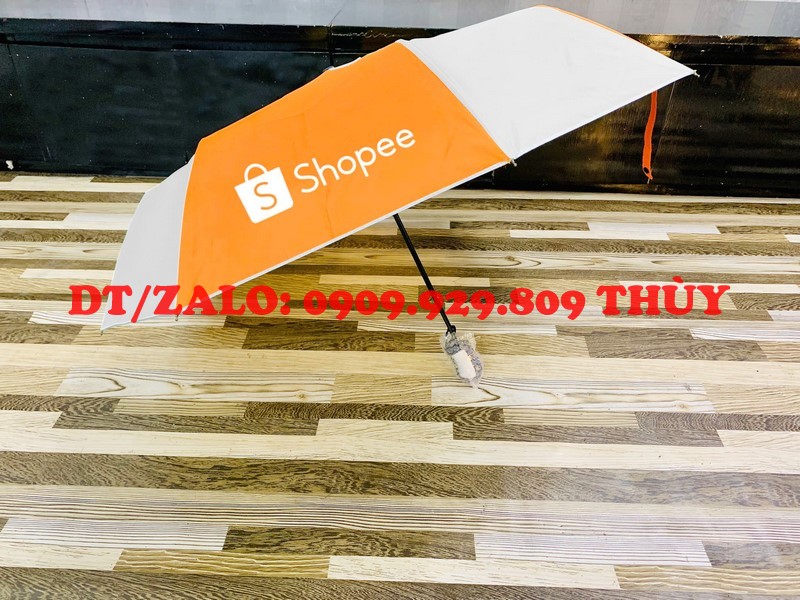 Dù che mưa cầm tay in logo quà tặng