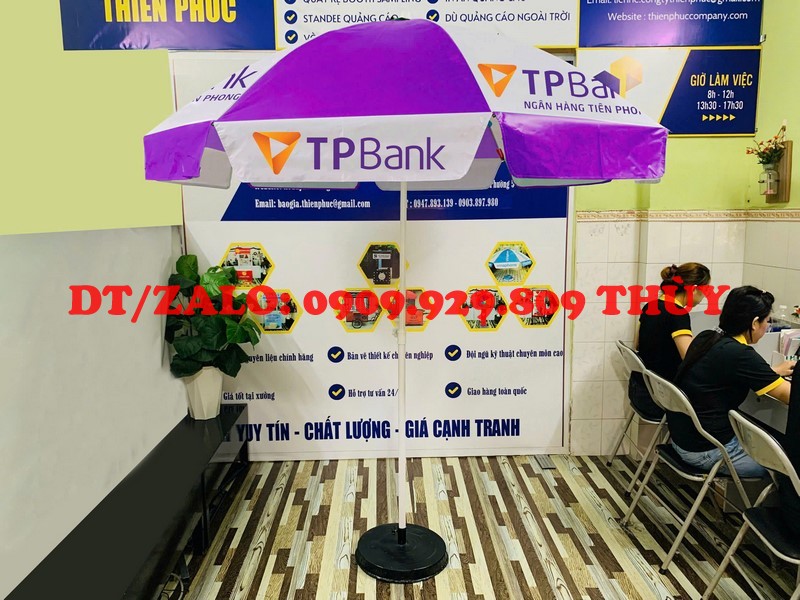 Dù che ngân hàng in logo ngoài trời