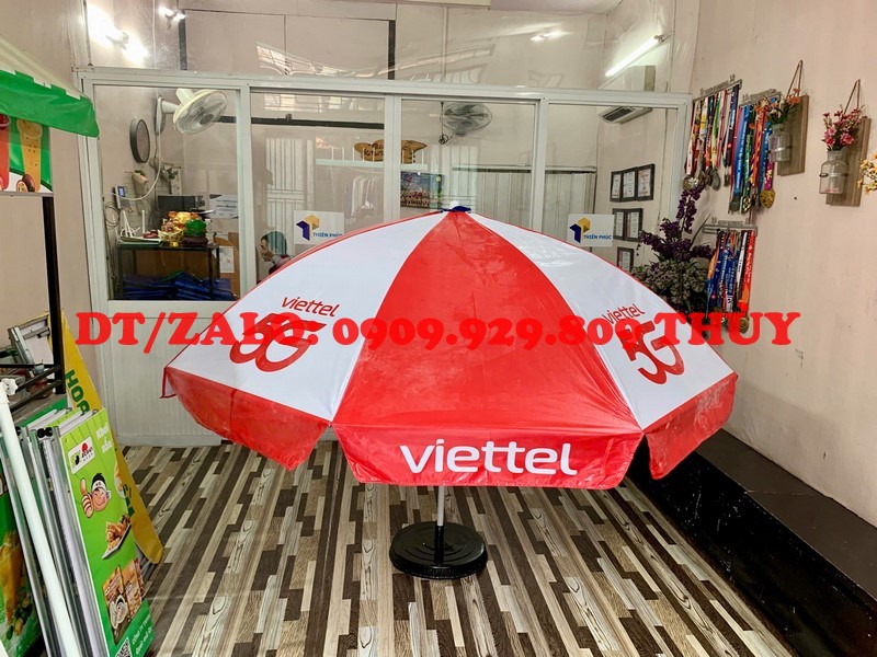 dù che quảng cáo bằng bạt hiflex nhãn hàng Viettel