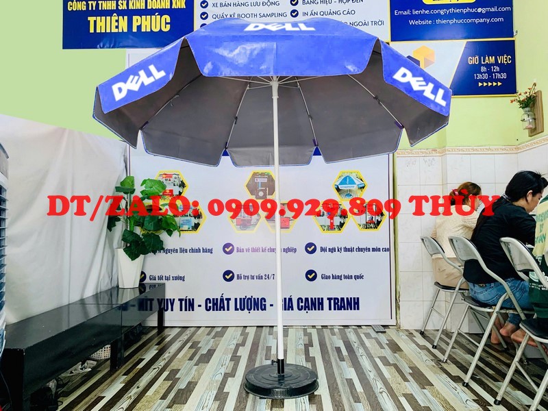 dù che trước cửa hàng in logo bán mỹ phẩm