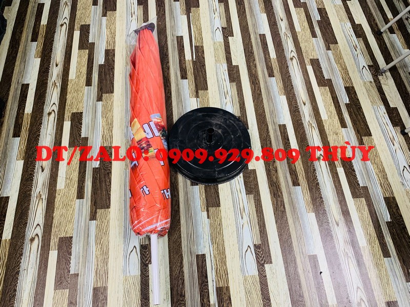 Dù in logo quảng cáo có đế