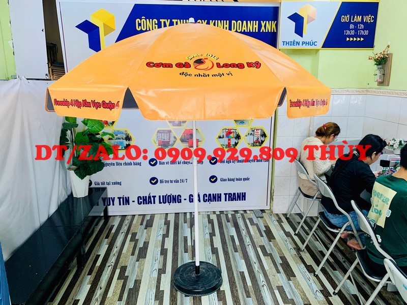 dù quảng cáo che mưa ngoài trời