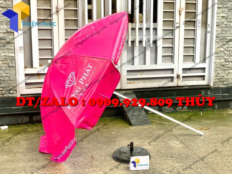 dù quảng cáo gắn logo thương hiệu ngoài trời dù quảng cáo gắn logo thương hiệu ngoài trời